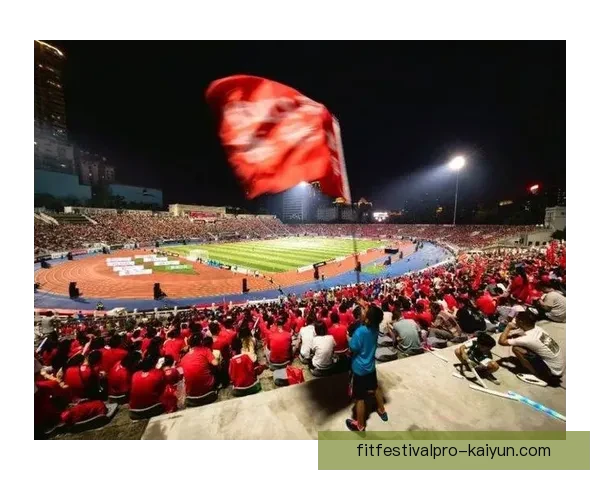 足球球迷讨论逐渐升温,赛事热度与关注度显著提升 足球球迷讨论逐渐升温,赛事热度与关注度显著提升