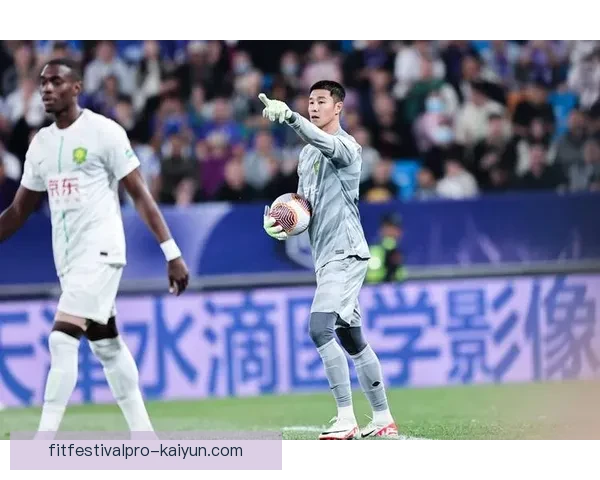 中超京鲁大战即将来袭，联赛竞争态势备受关注